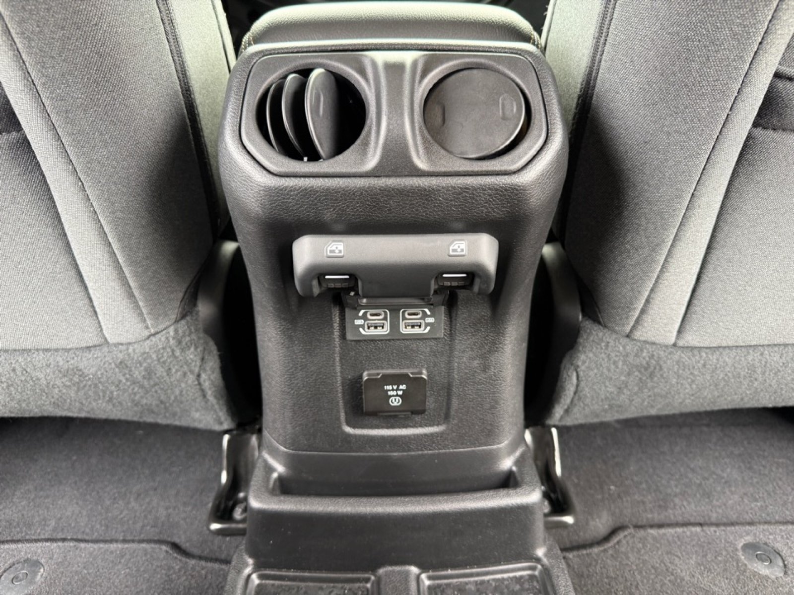 Used 2025 Jeep Wrangler Unlimited Sahara AWD/4WD image 33