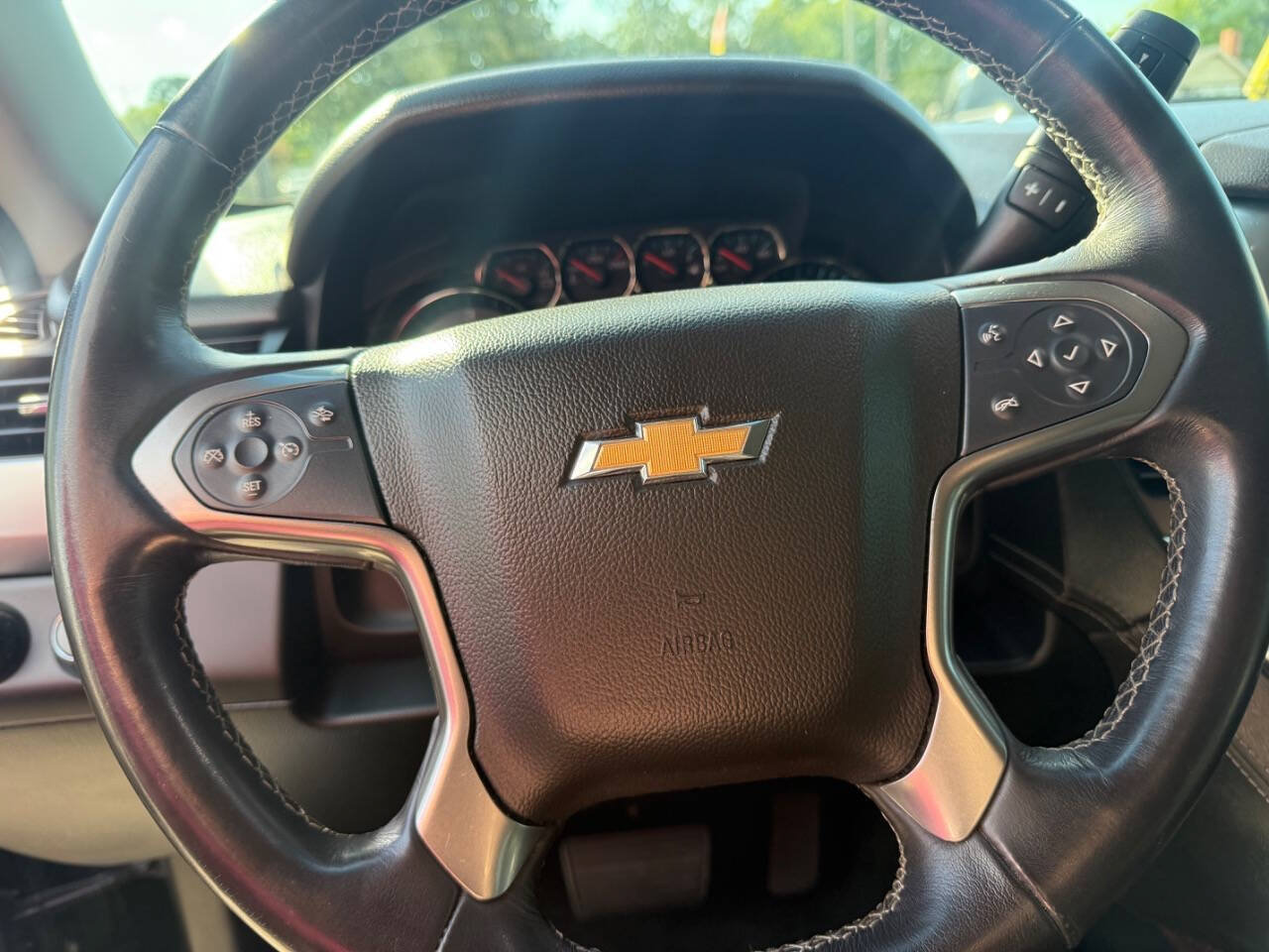 Used 2018 Chevrolet Suburban LT AWD/4WD image 4