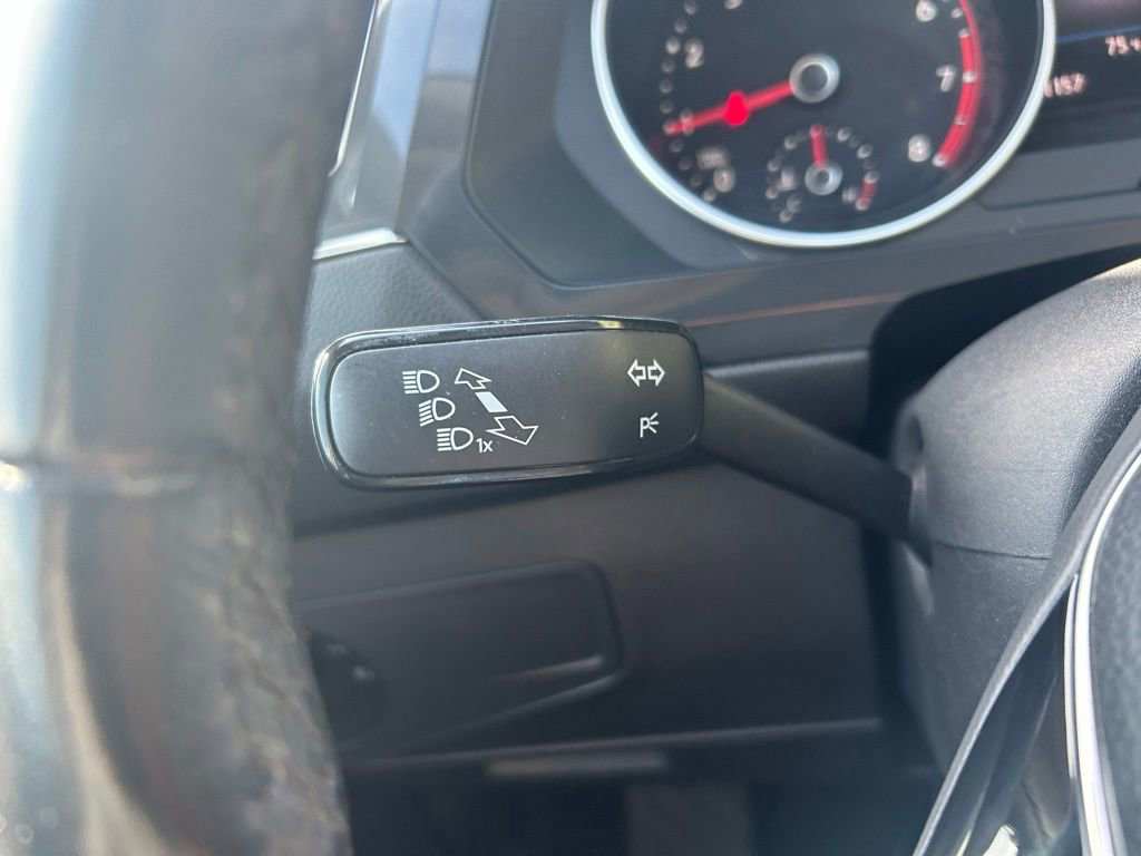 Used 2019 Volkswagen Tiguan SE w/ Panoramic Sunroof Package image 23