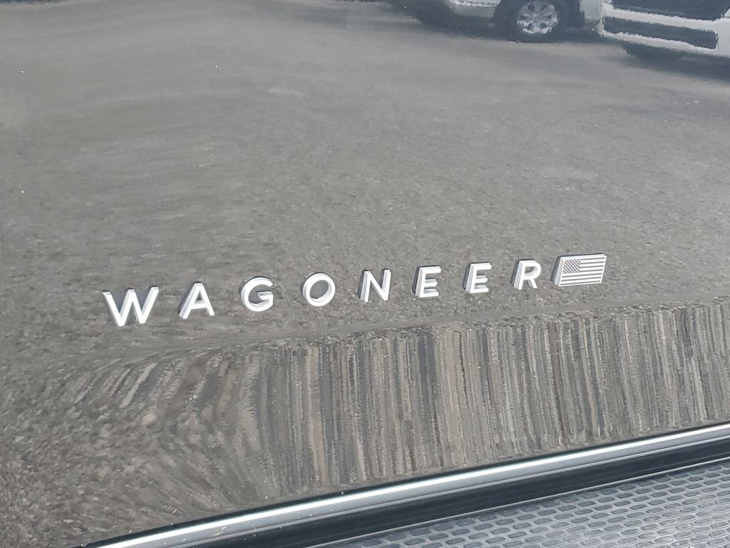 Used 2023 Jeep Wagoneer L Series II AWD/4WD image 5