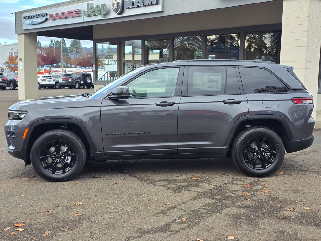 New 2025 Jeep Grand Cherokee Altitude AWD/4WD image 6