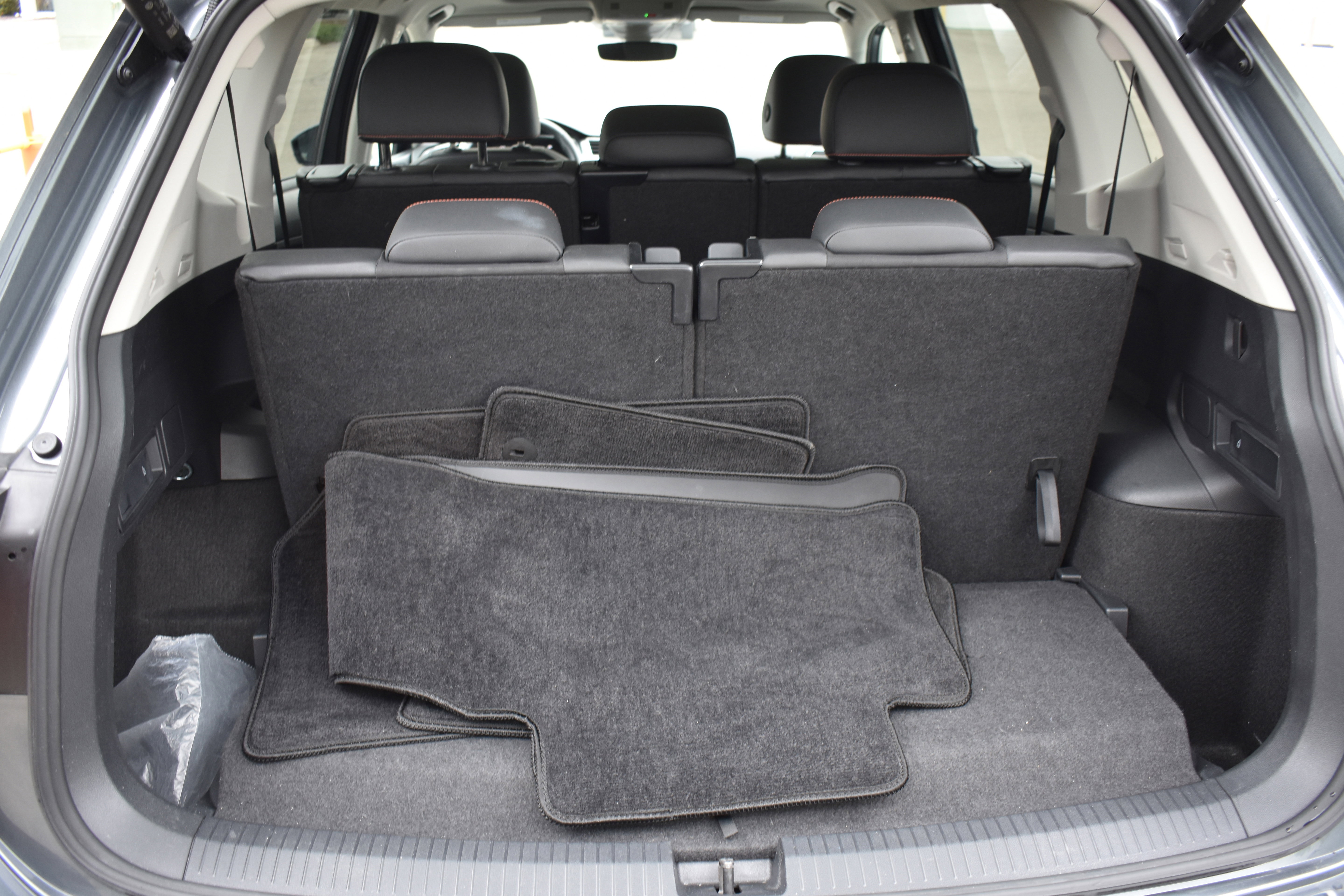 Used 2024 Volkswagen Tiguan Wolfsburg Edition image 35