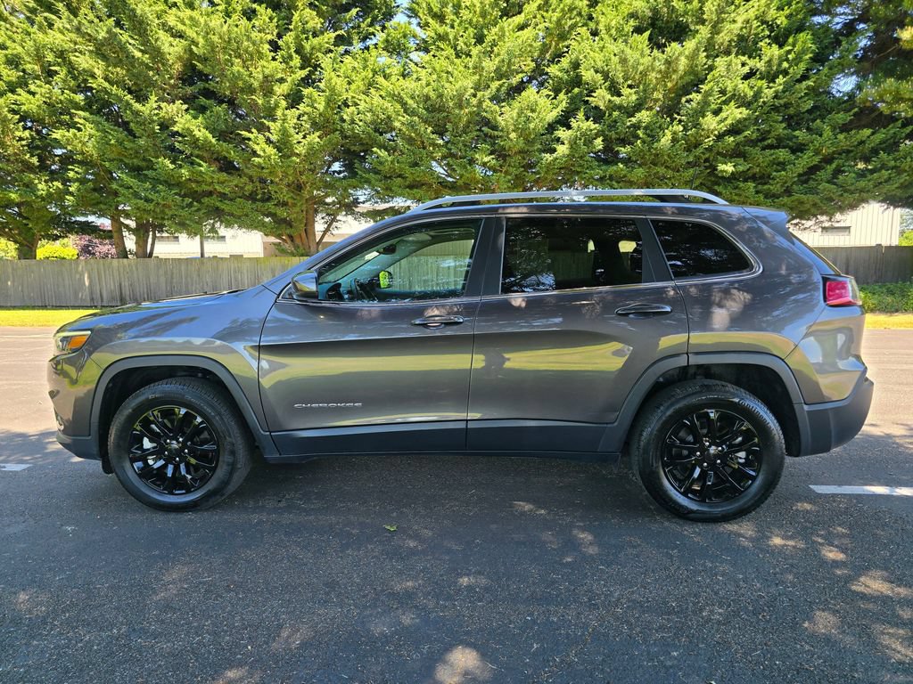 Used 2021 Jeep Cherokee Latitude Lux w/ Sun & Sound Group AWD/4WD image 3
