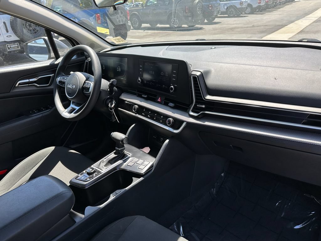 Used 2025 Kia Sportage LX FWD image 16