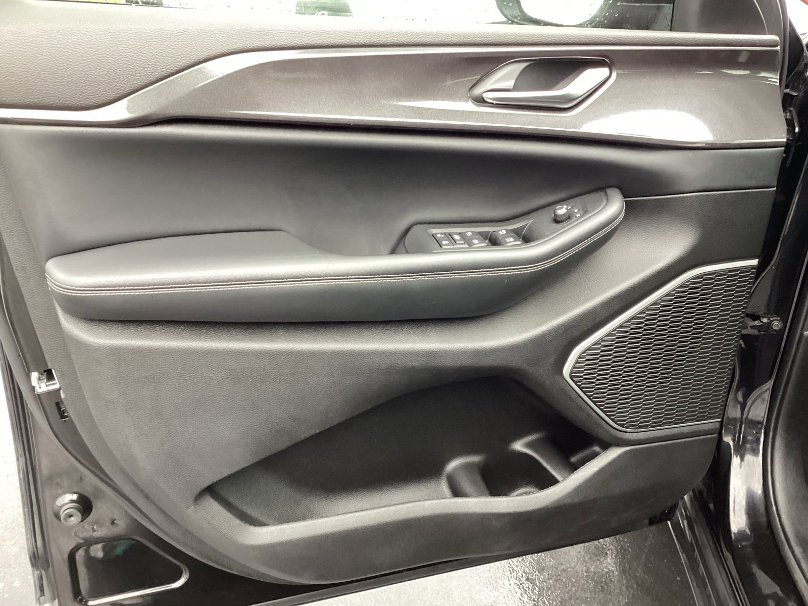 Used 2022 Jeep Grand Cherokee L Laredo w/ Luxury Tech Group I image 24