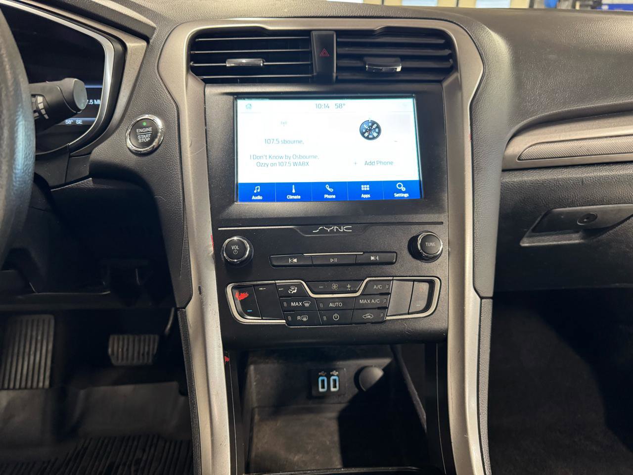 Used 2020 Ford Fusion SE image 16
