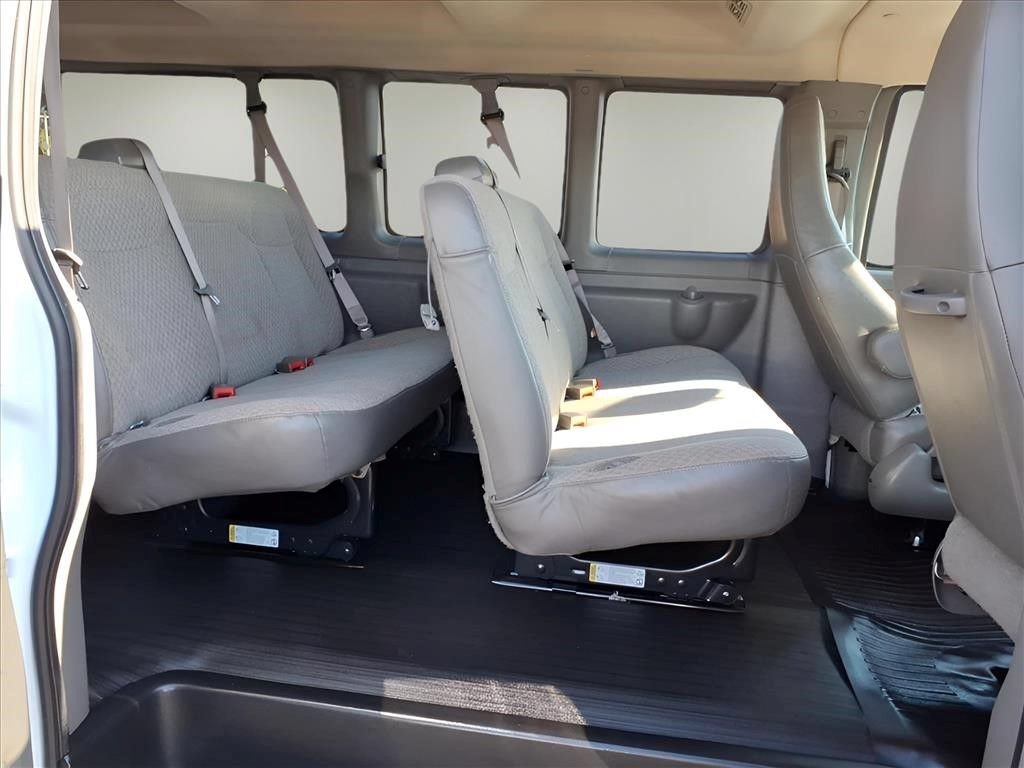 Used 2025 Chevrolet Express 3500 LS RWD image 7