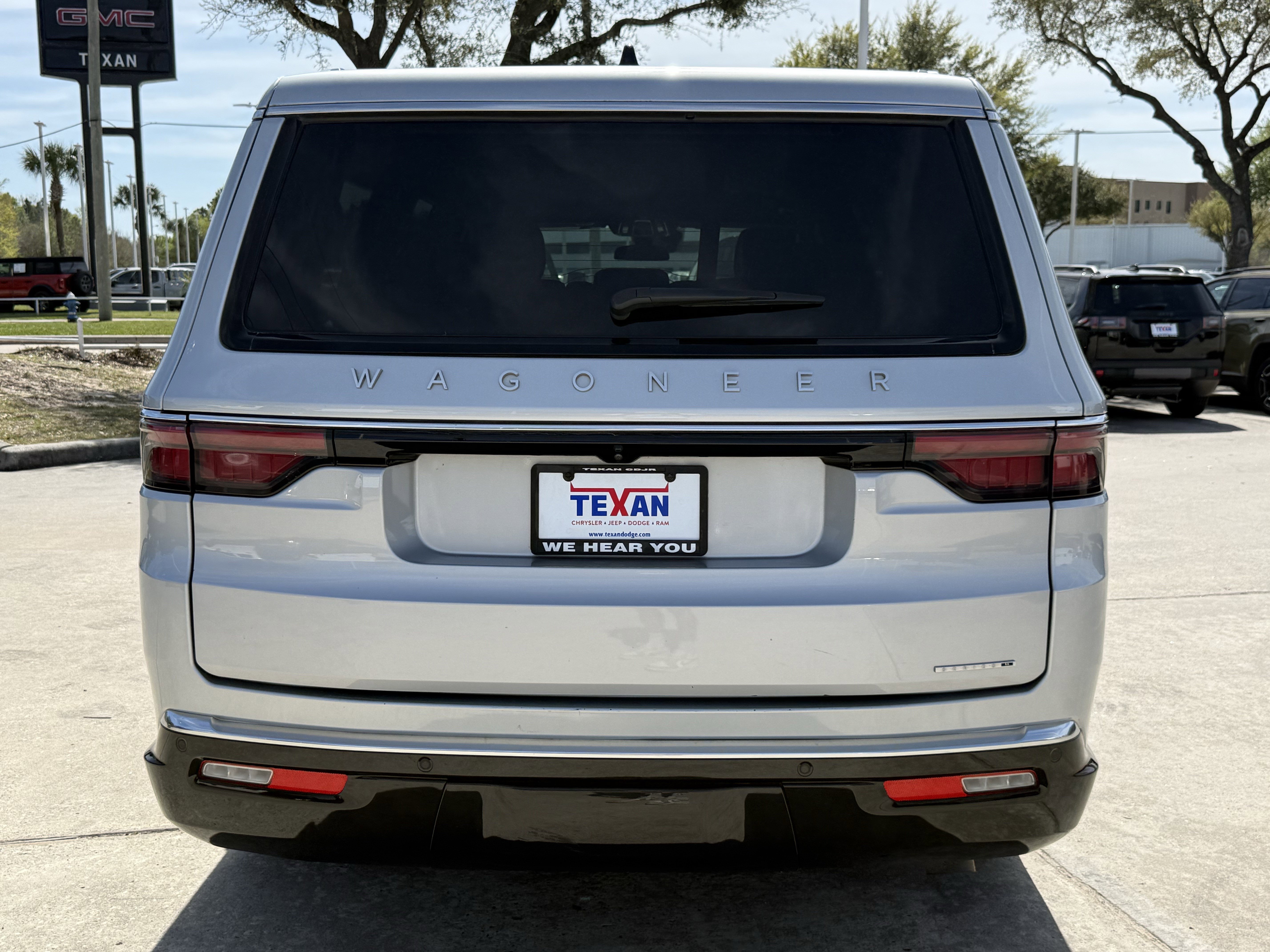 Used 2024 Jeep Wagoneer L Series II w/ Flexible Seating Group image 6