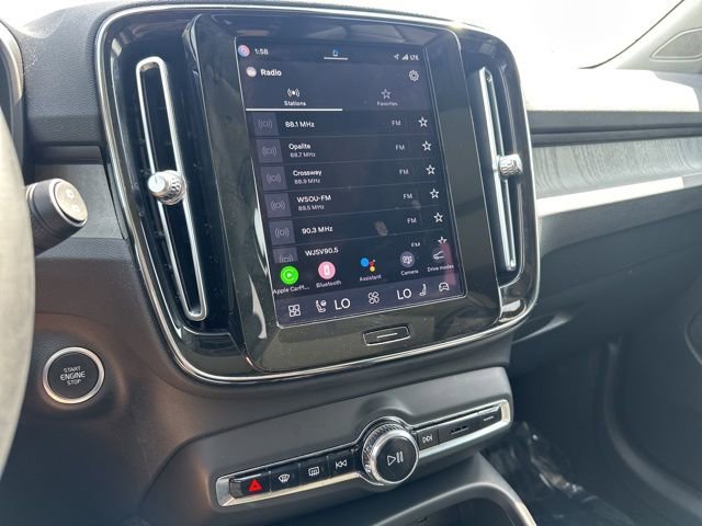 Certified 2023 Volvo XC40 B5 Plus w/ Climate Package image 21