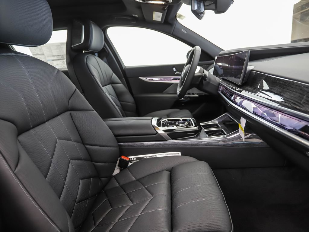 New 2025 BMW i7 xDrive60 image 31