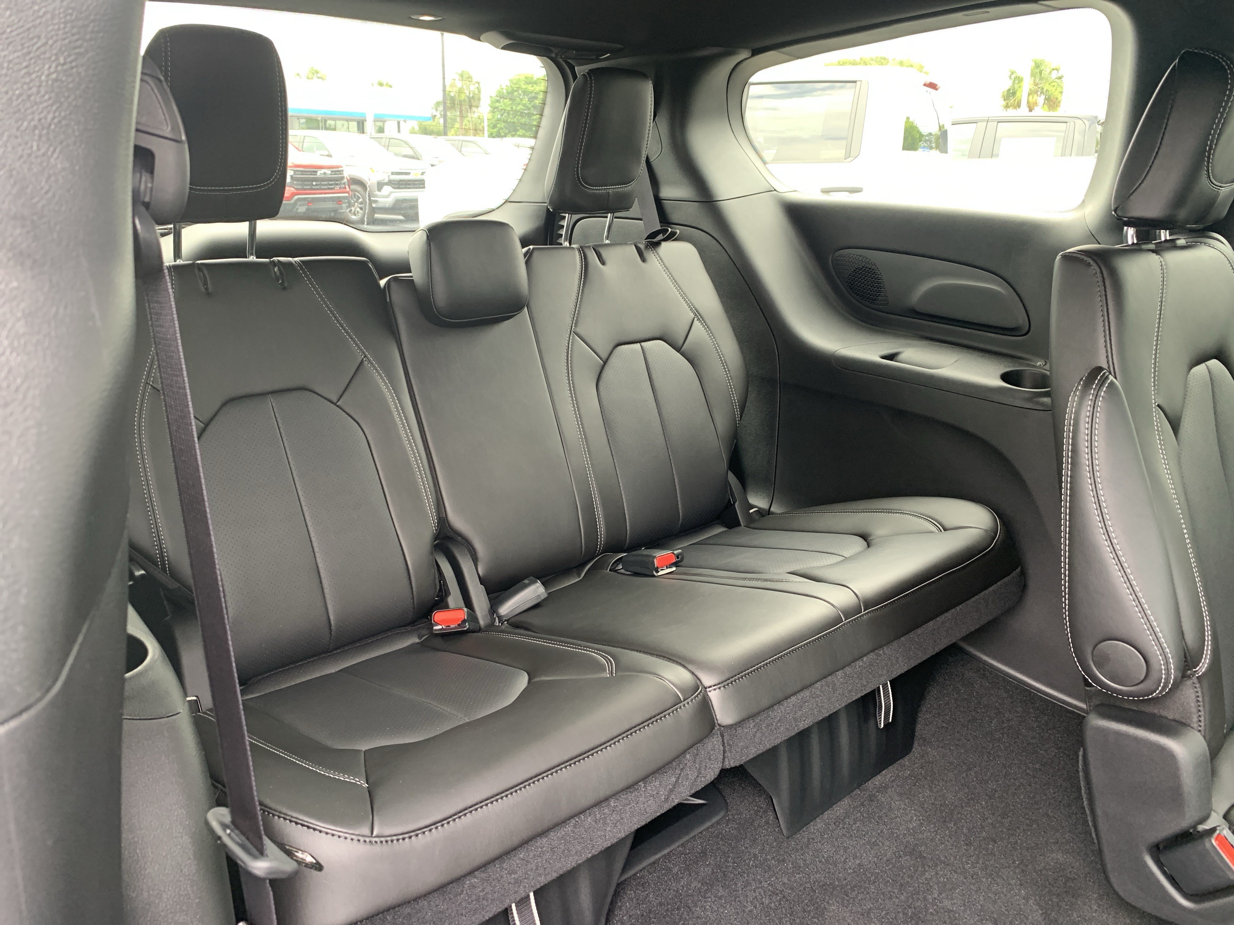 New 2027 Chrysler Pacifica Select FWD image 31