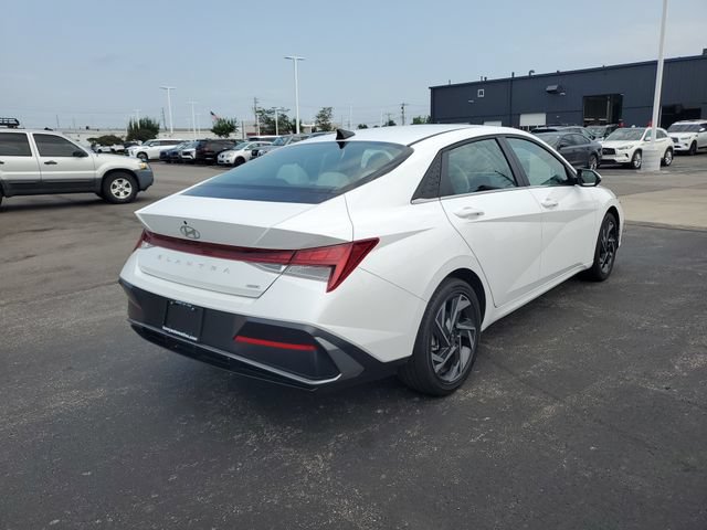 Used 2025 Hyundai Elantra Limited FWD image 4