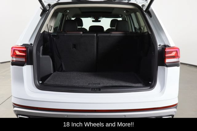 Used 2025 Volkswagen Atlas Peak Edition SE AWD/4WD image 18