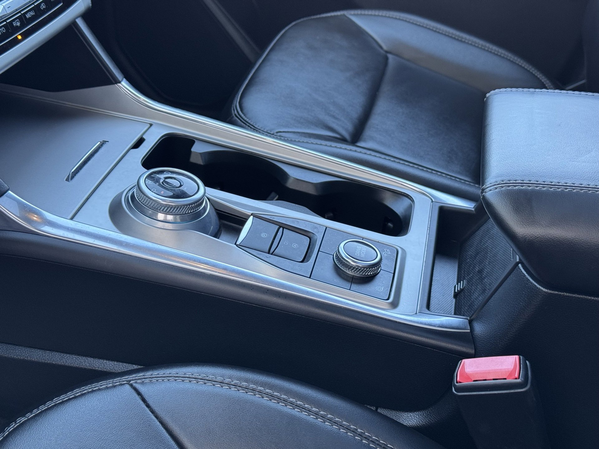 Used 2022 Ford Explorer XLT w/ Equipment Group 202A image 21