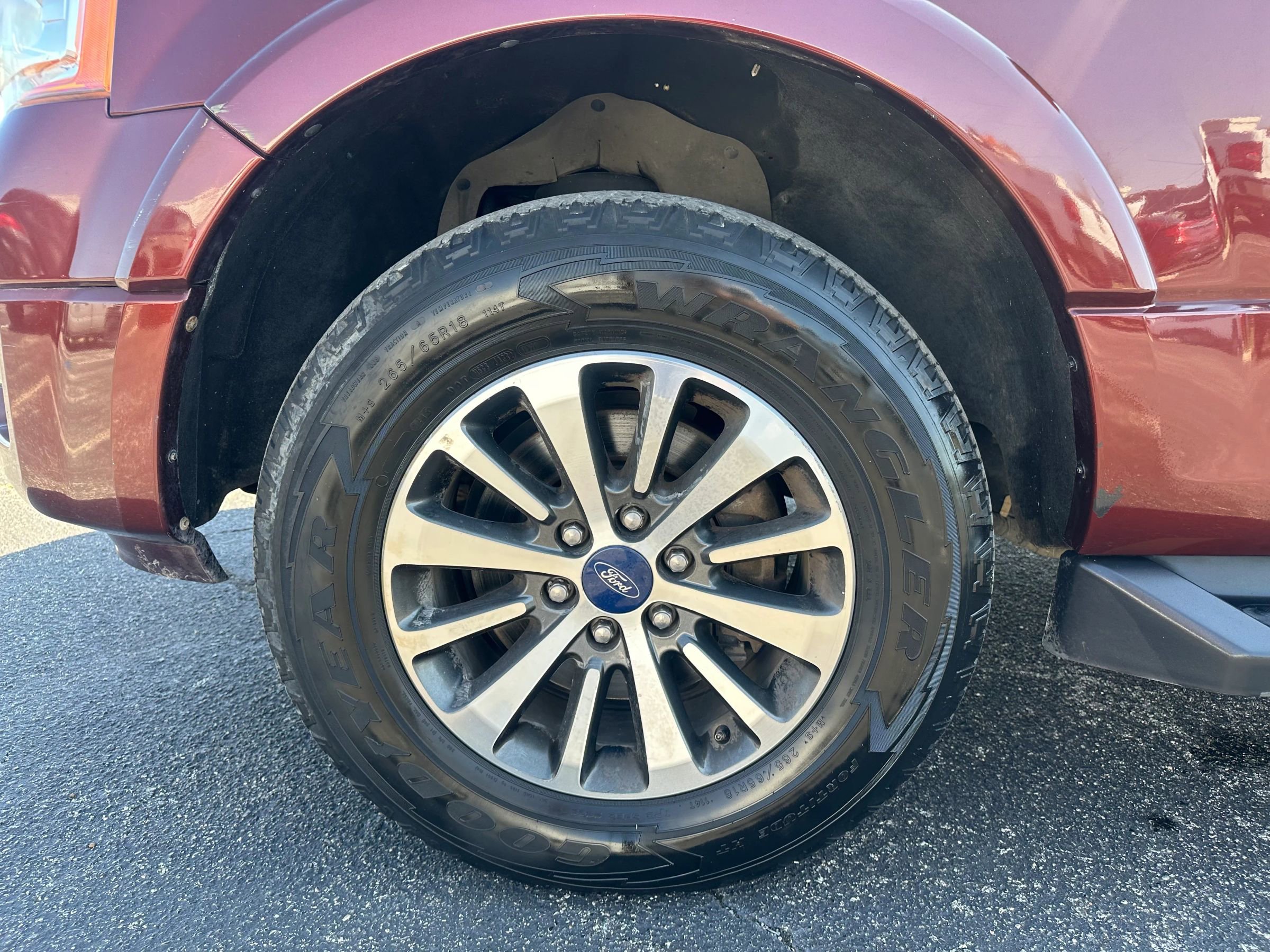 Used 2017 Ford Expedition XLT AWD/4WD image 9