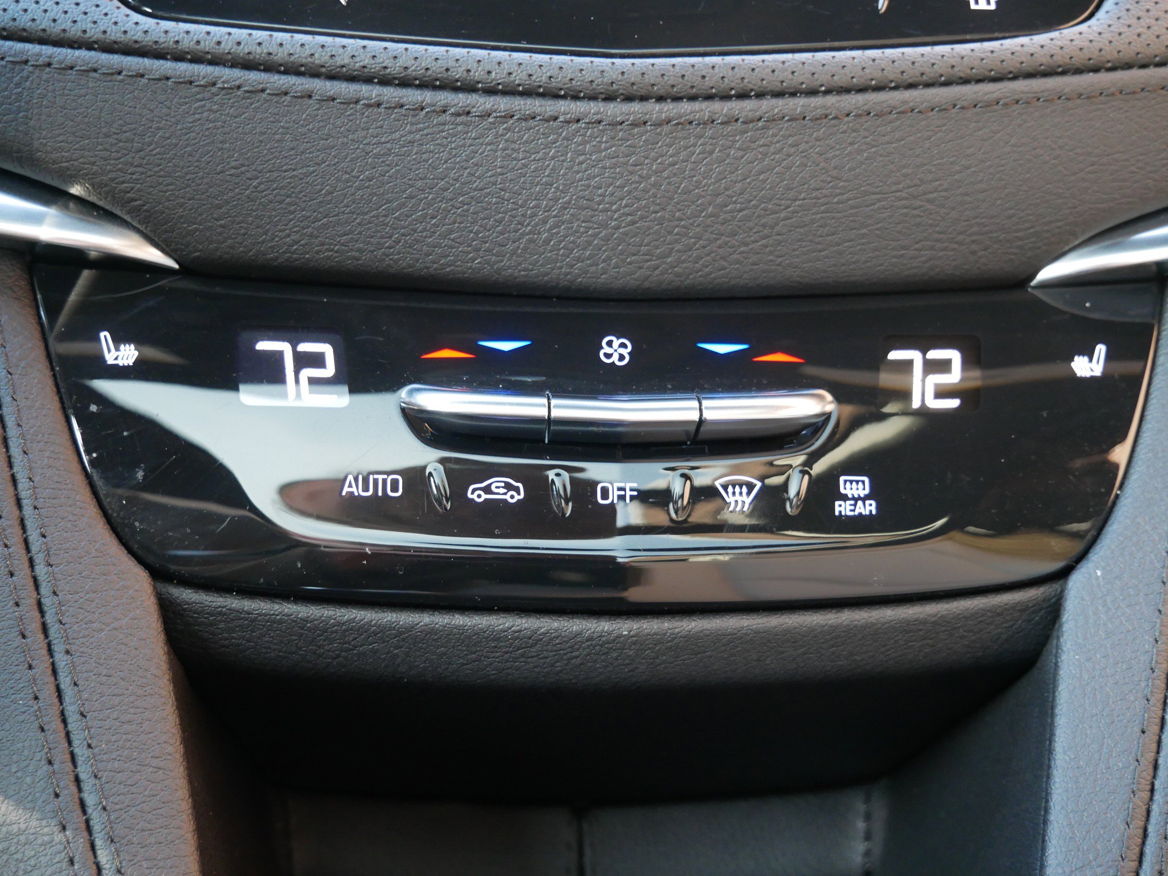 Certified 2023 Cadillac XT5 Sportv w/ LPO, Floor Liner Package image 19