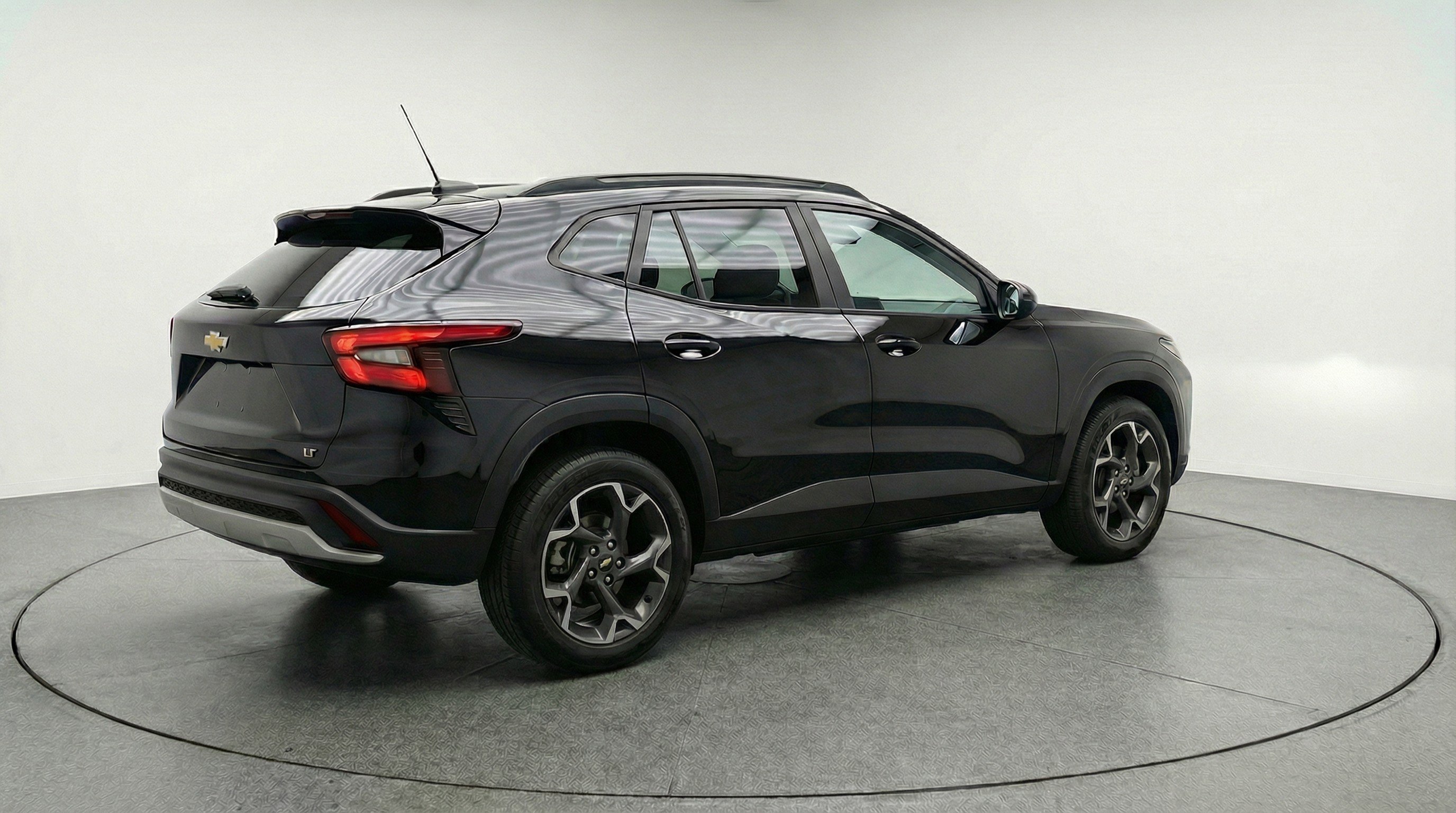 Used 2025 Chevrolet Trax LT image 9