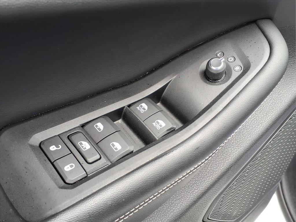 Used 2023 Jeep Grand Cherokee Limited w/ Luxury Tech Group II AWD/4WD image 18