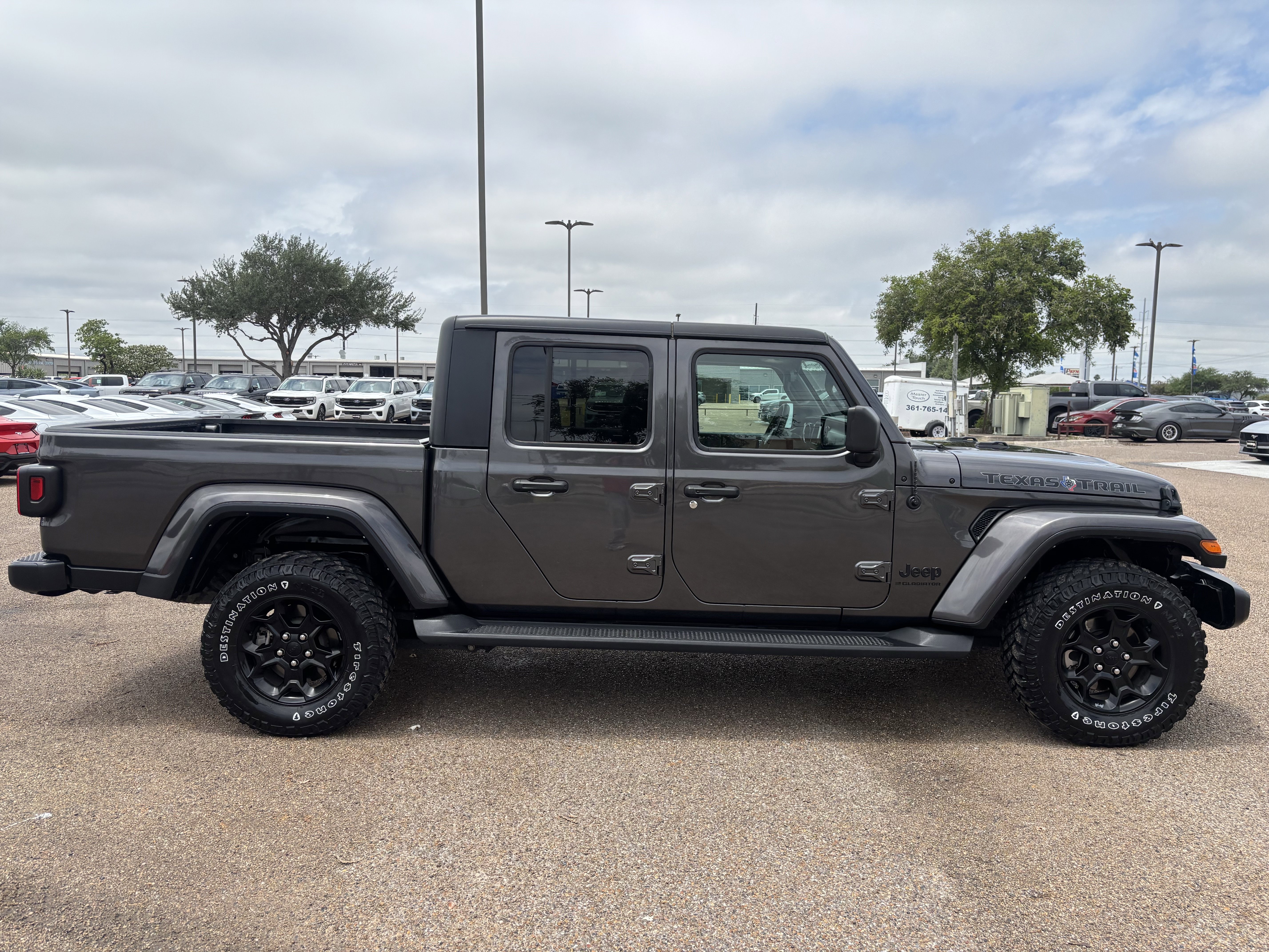 Used 2023 Jeep Gladiator Sport AWD/4WD image 4