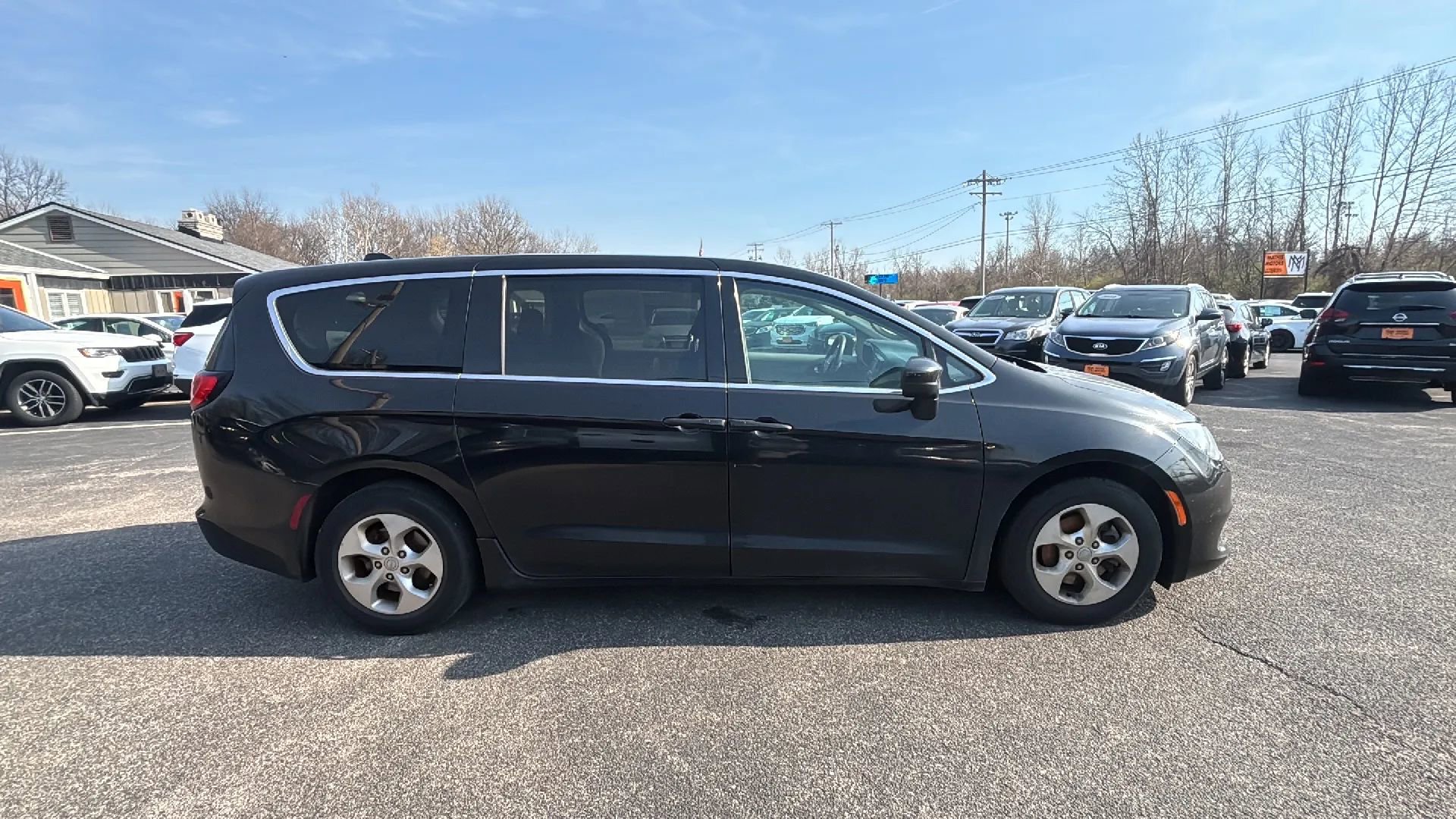 Used 2017 Chrysler Pacifica LX w/ Tire & Wheel Group image 6