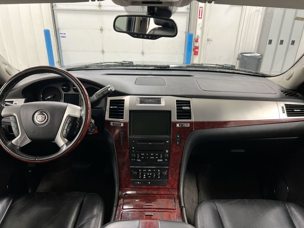 Used 2007 Cadillac Escalade AWD w/ Information Package image 10