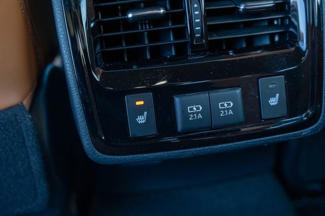 Used 2020 Toyota Avalon Limited image 19