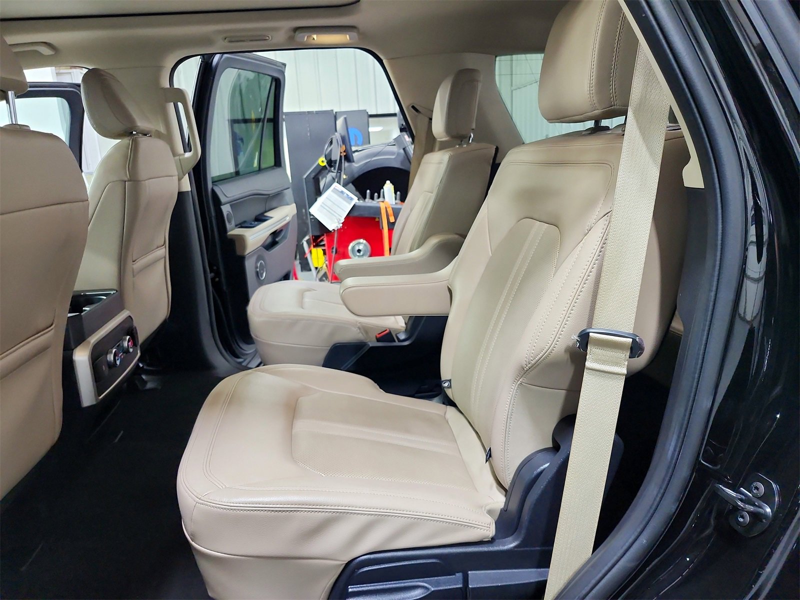 Used 2023 Ford Expedition Limited image 37