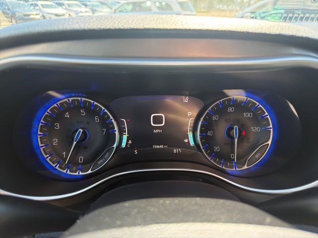 Used 2019 Chrysler Pacifica Limited w/ Tire & Wheel Group FWD image 26