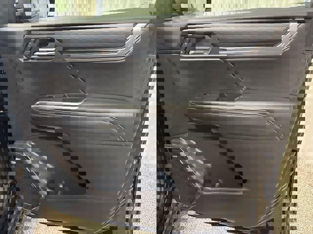 Used 2025 GMC Acadia Elevation image 21