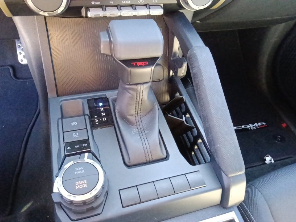 Used 2025 Toyota Tacoma TRD Sport image 24