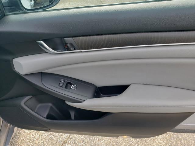Used 2018 Honda Accord Touring image 17