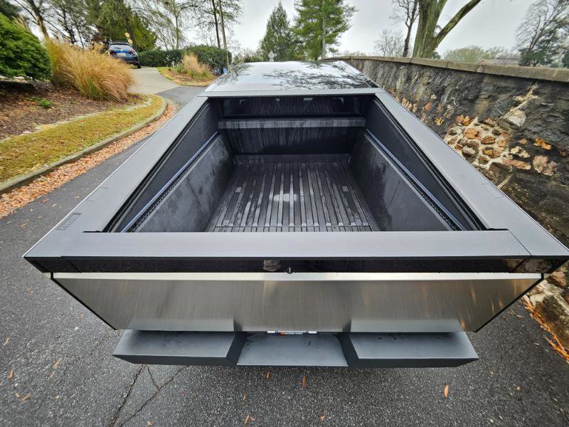 Used 2025 Tesla Cybertruck AWD Crew Cab image 35