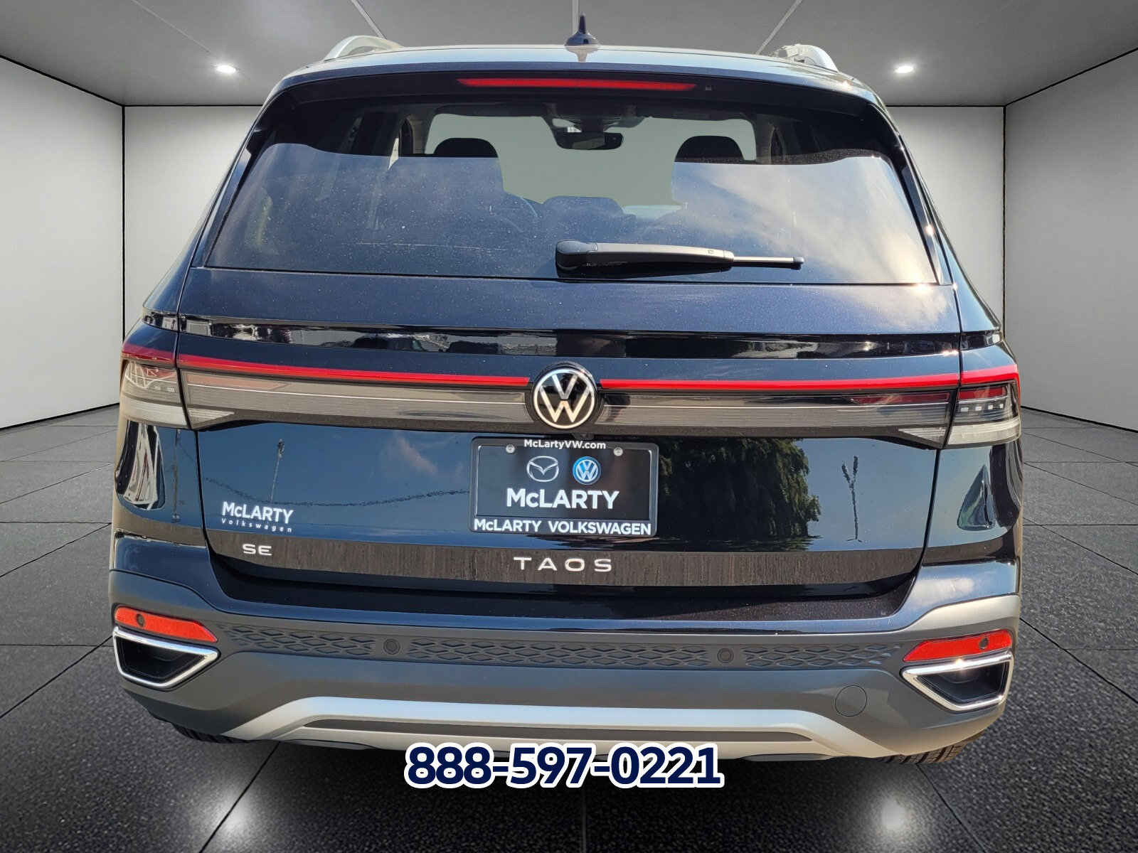 New 2025 Volkswagen Taos SE image 4