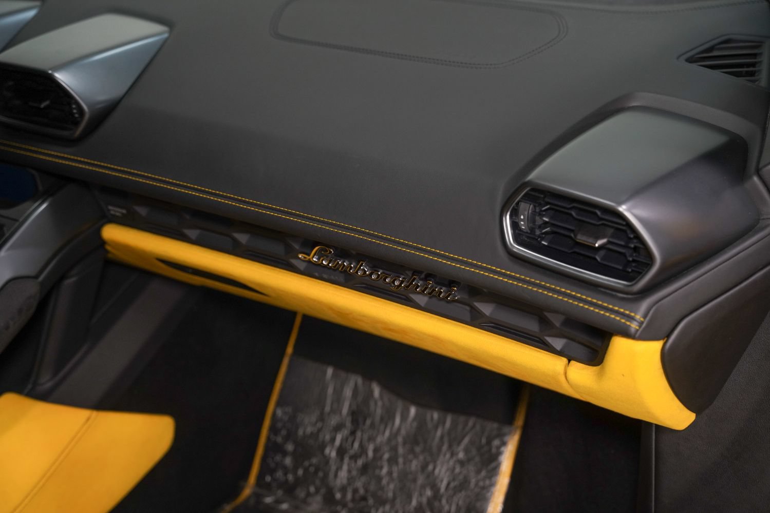 Used 2015 Lamborghini Huracan LP 610-4 AWD/4WD image 30