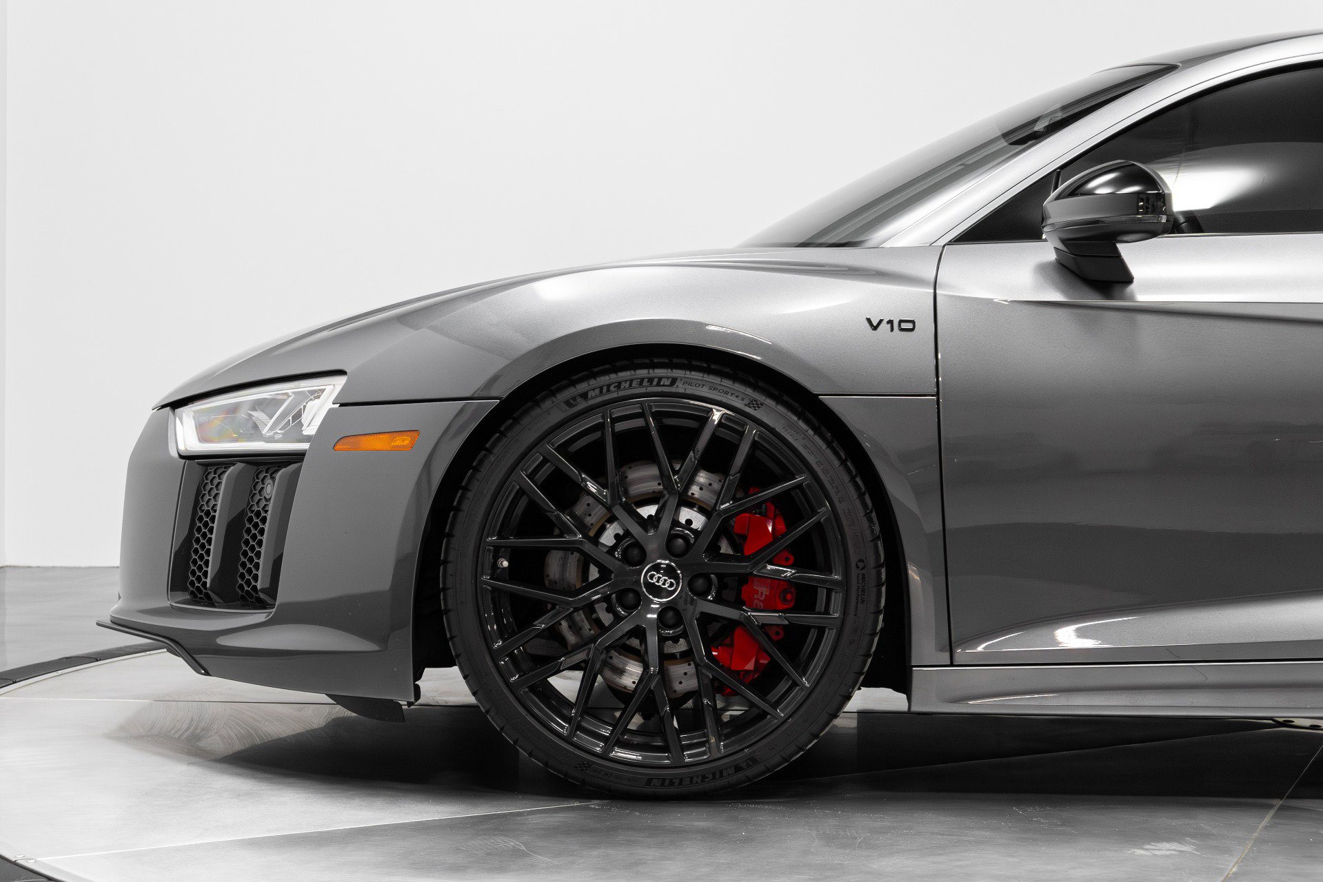 Used 2018 Audi R8 V10 w/ Premium Package image 26