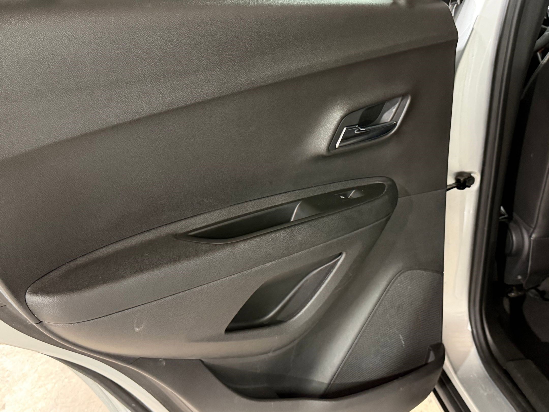 Used 2018 Chevrolet Trax Premier FWD image 29