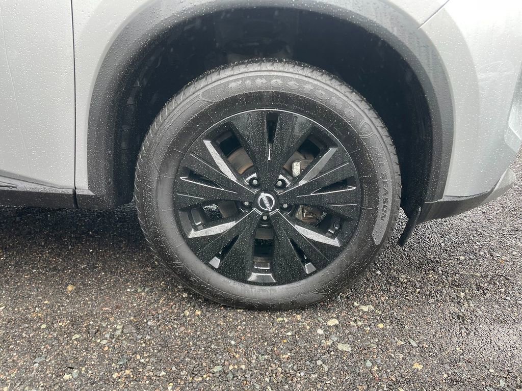 Used 2023 Nissan Rogue SV image 30