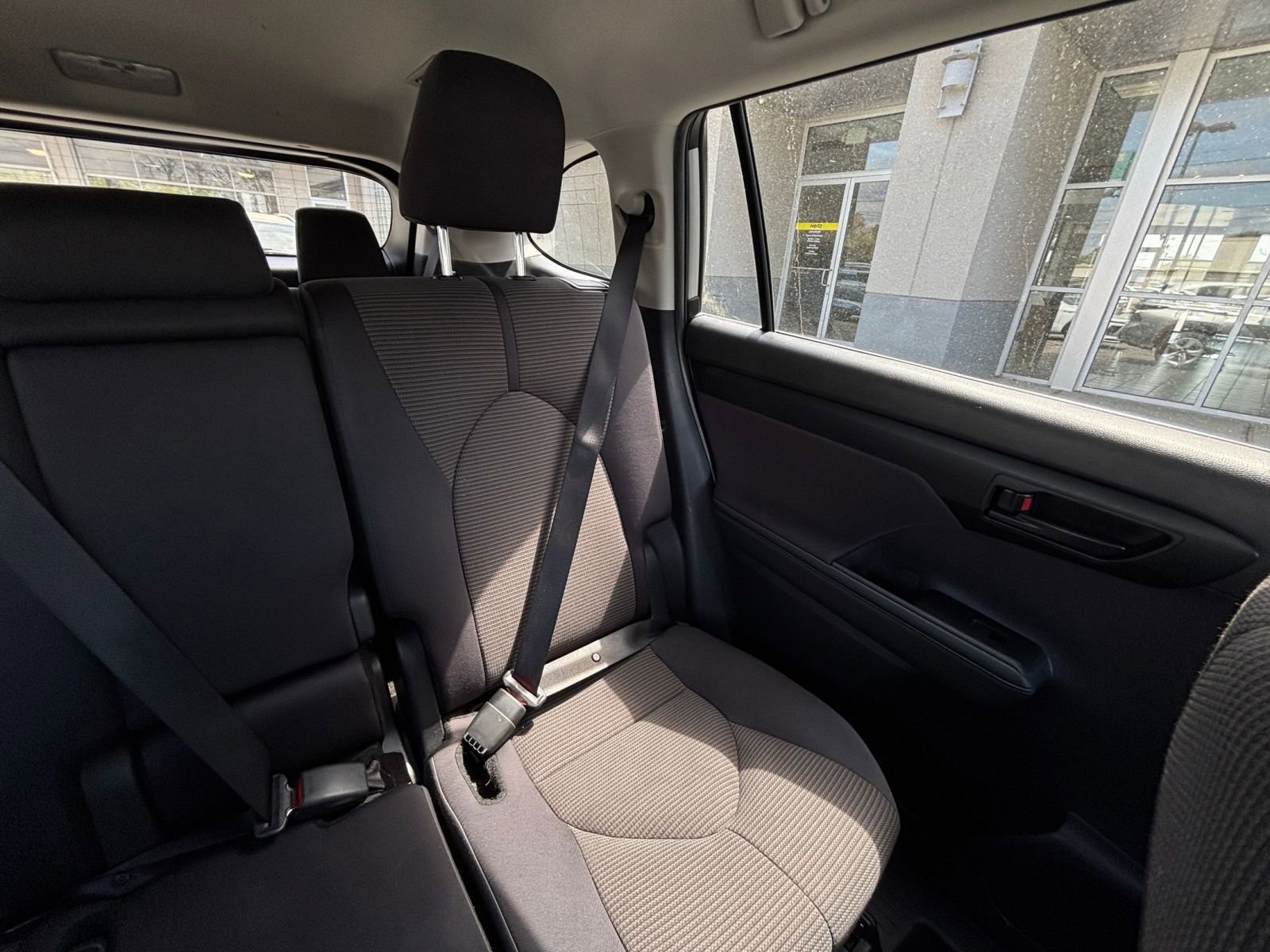 Used 2025 Toyota Highlander LE image 39