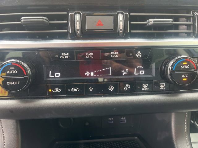 Used 2025 Nissan Pathfinder SL FWD image 18