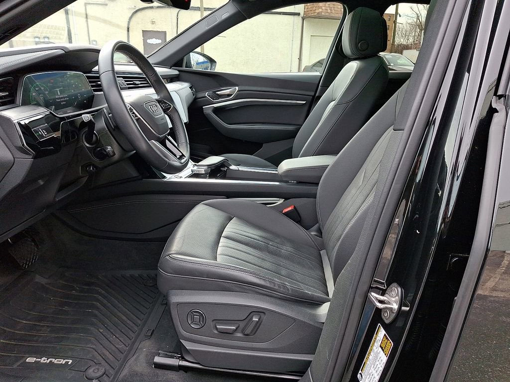 Used 2023 Audi e-tron Premium Plus w/ Premium Plus Package image 15