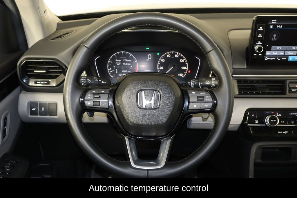 Used 2025 Honda Pilot Touring image 7