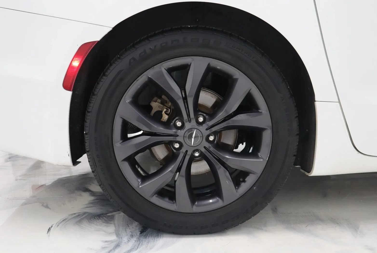 Used 2019 Chrysler Pacifica Limited w/ Advanced Safetytec Group FWD image 10