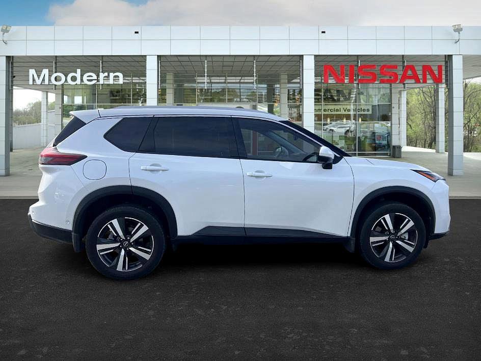 Certified 2025 Nissan Rogue SL w/ Tech Package image 17