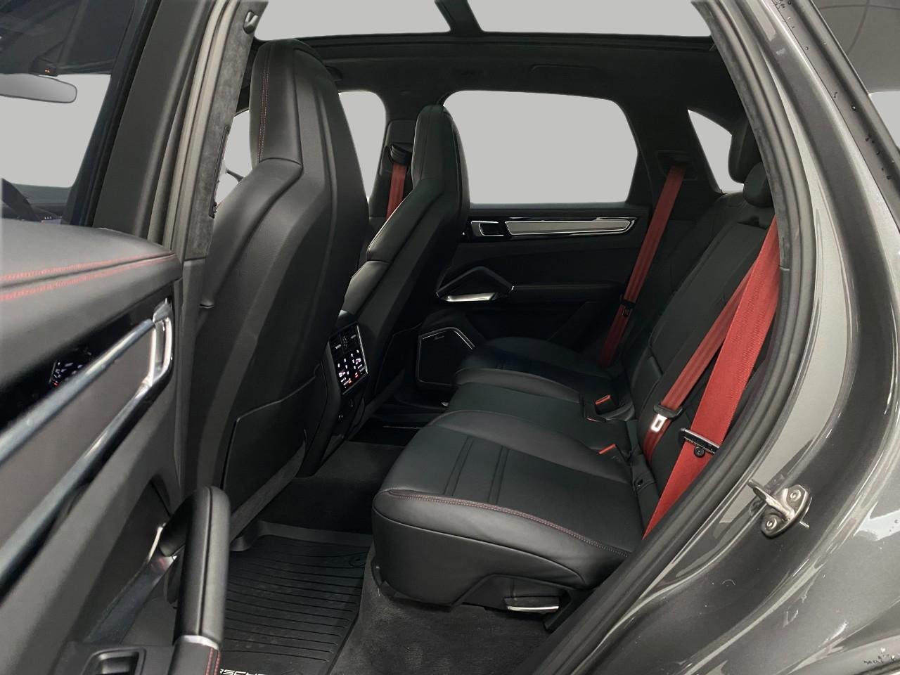 Used 2019 Porsche Cayenne Turbo image 35