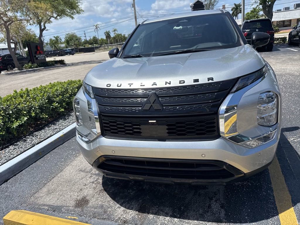 Used 2022 Mitsubishi Outlander SE image 5