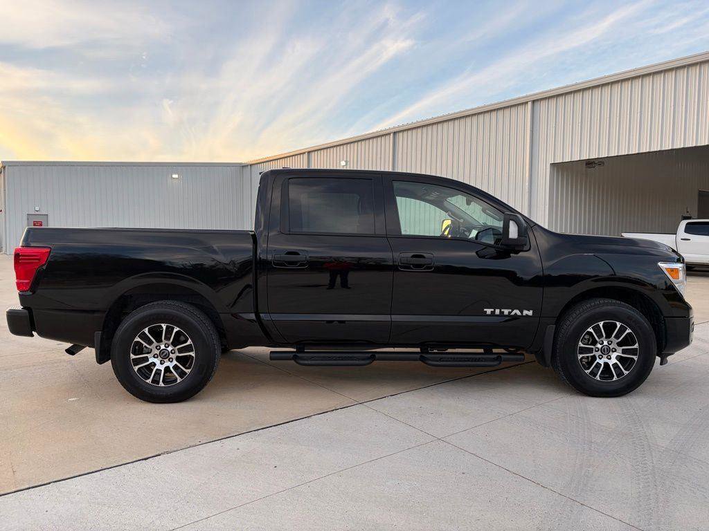 Used 2024 Nissan Titan SV w/ SV Convenience Package image 8