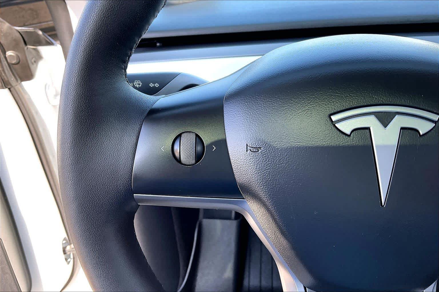 Used 2022 Tesla Model Y Long Range AWD/4WD image 21