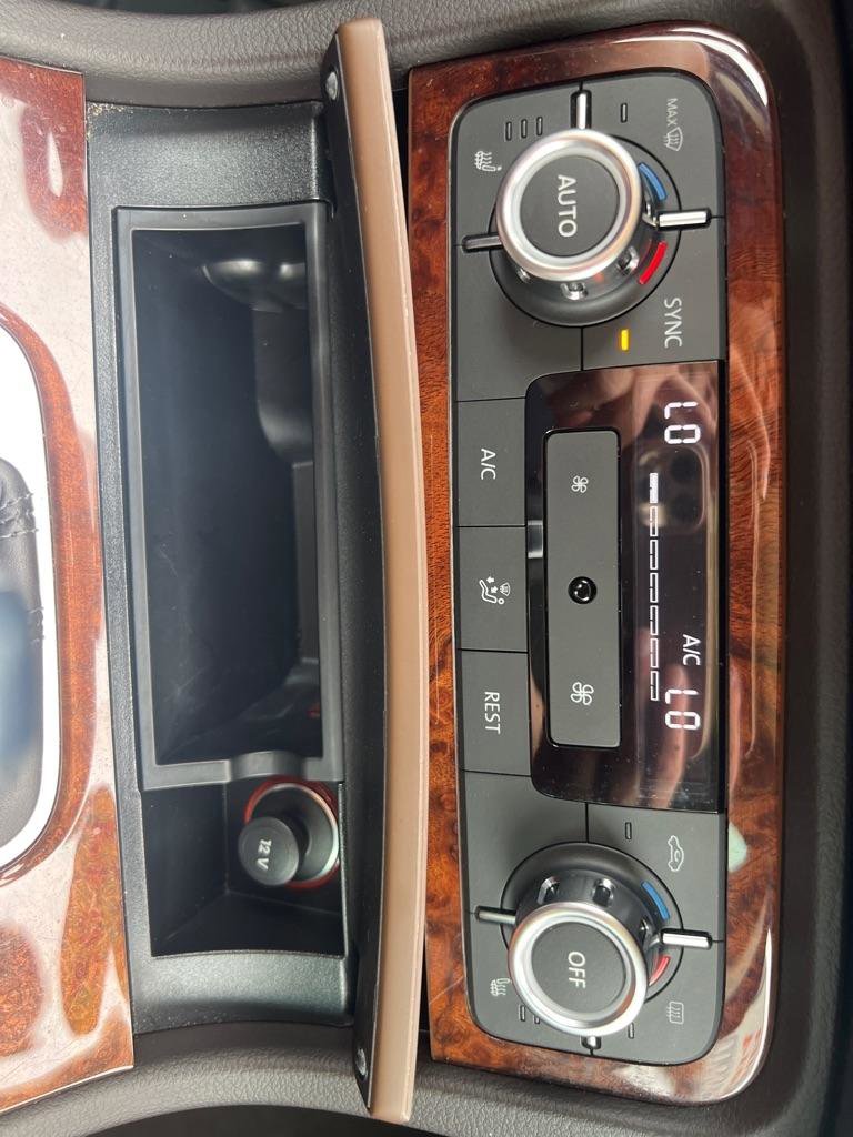 Used 2014 Volkswagen Touareg VR6 AWD/4WD image 25