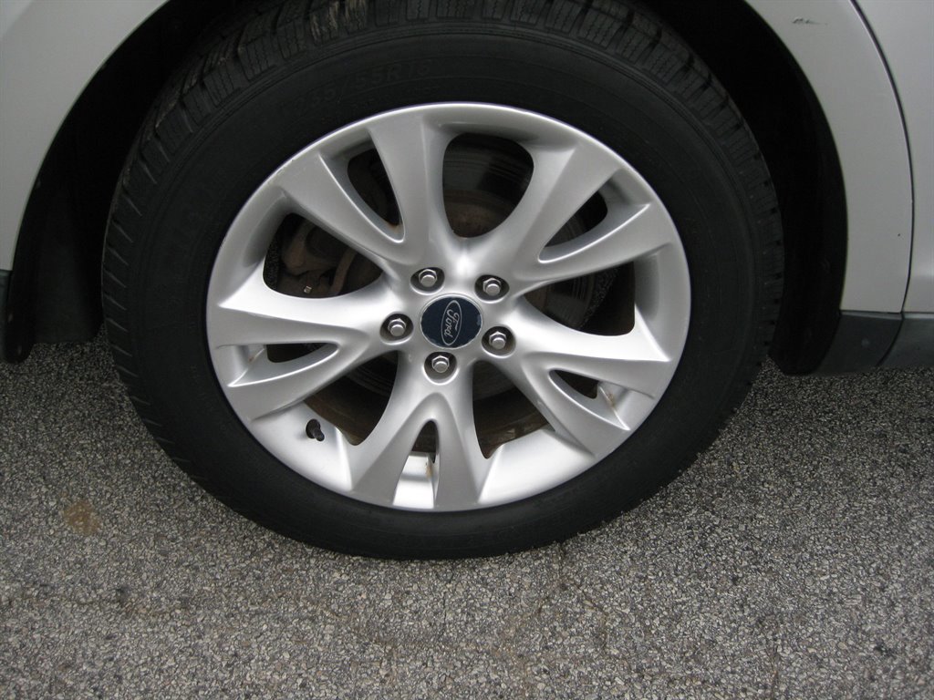 Used 2011 Ford Taurus SEL w/ 201A Rapid Spec Order Code image 9