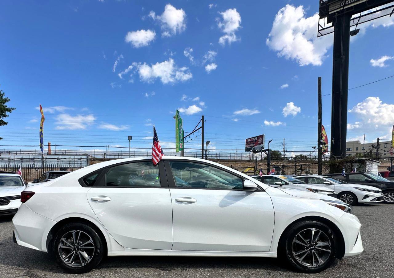 Used 2024 Kia Forte LXS FWD image 3